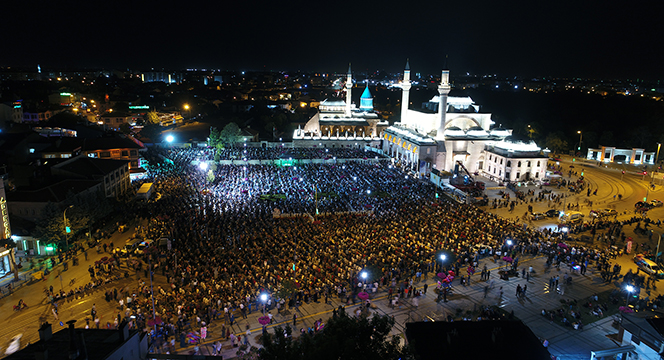 Kadir Gecesi'nde On Binler Mevlana Meydanı'nda Buluştu