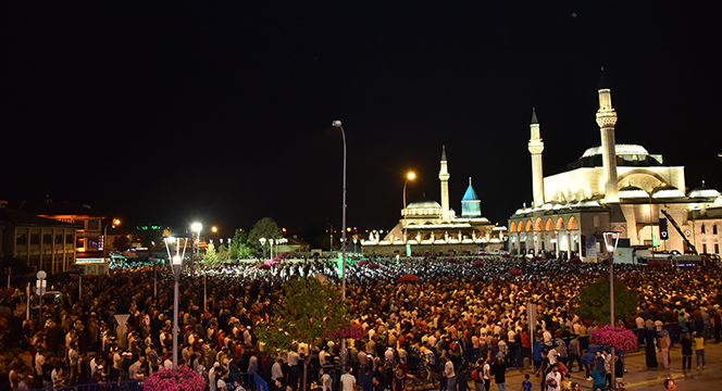 Kadir Gecesi'nde On Binler Mevlana Meydanı'nda Buluştu