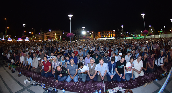 Kadir Gecesi'nde On Binler Mevlana Meydanı'nda Buluştu