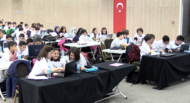 180 Öğrenci Elektronik Kodlama Yarışmasında Ter Döktü