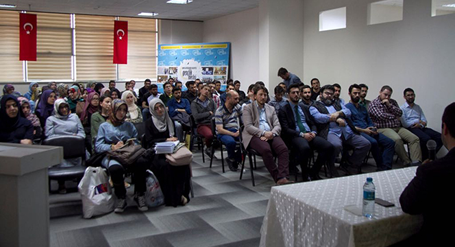 Gençlik Merkezi'nde 'Kitap Mektebinde Talebe Olmak' Söyleşisi 