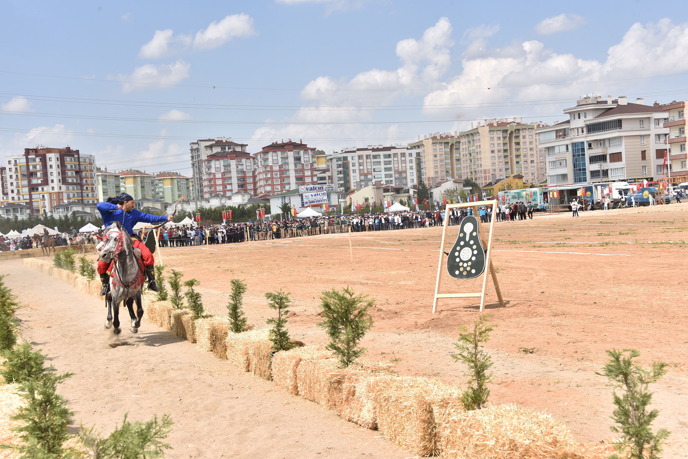 Okçular Kalehan Ecdat Bahçesi'nde Hünerlerini Sergiliyor 