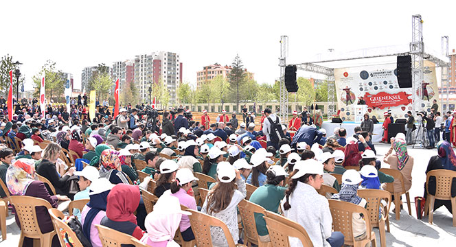 Okçular Kalehan Ecdat Bahçesi'nde Hünerlerini Sergiliyor 