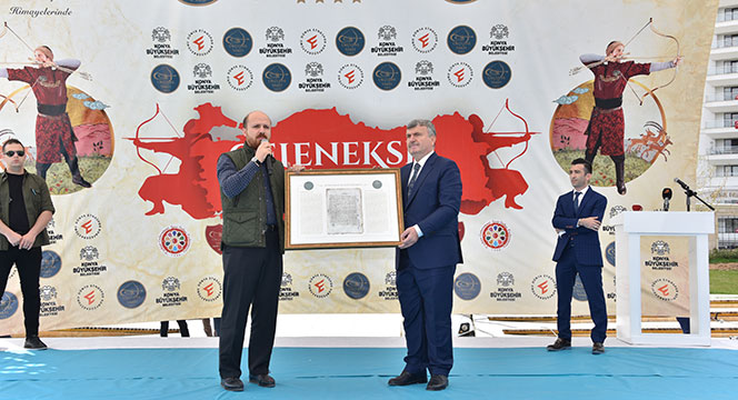 Okçular Kalehan Ecdat Bahçesi'nde Hünerlerini Sergiliyor 
