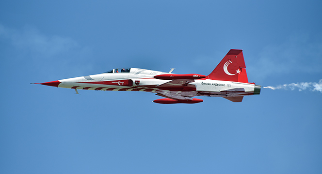 Türk Yıldızları ve Solo Türk'ten Muhteşem Gösteri