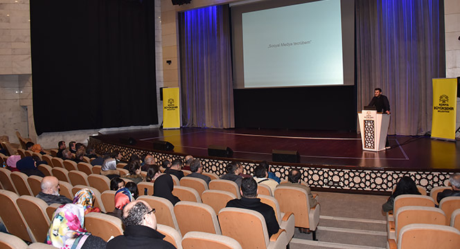 Şehir Konferansları'nda 'Sosyal Medya ve Türkiye' Ele Alındı