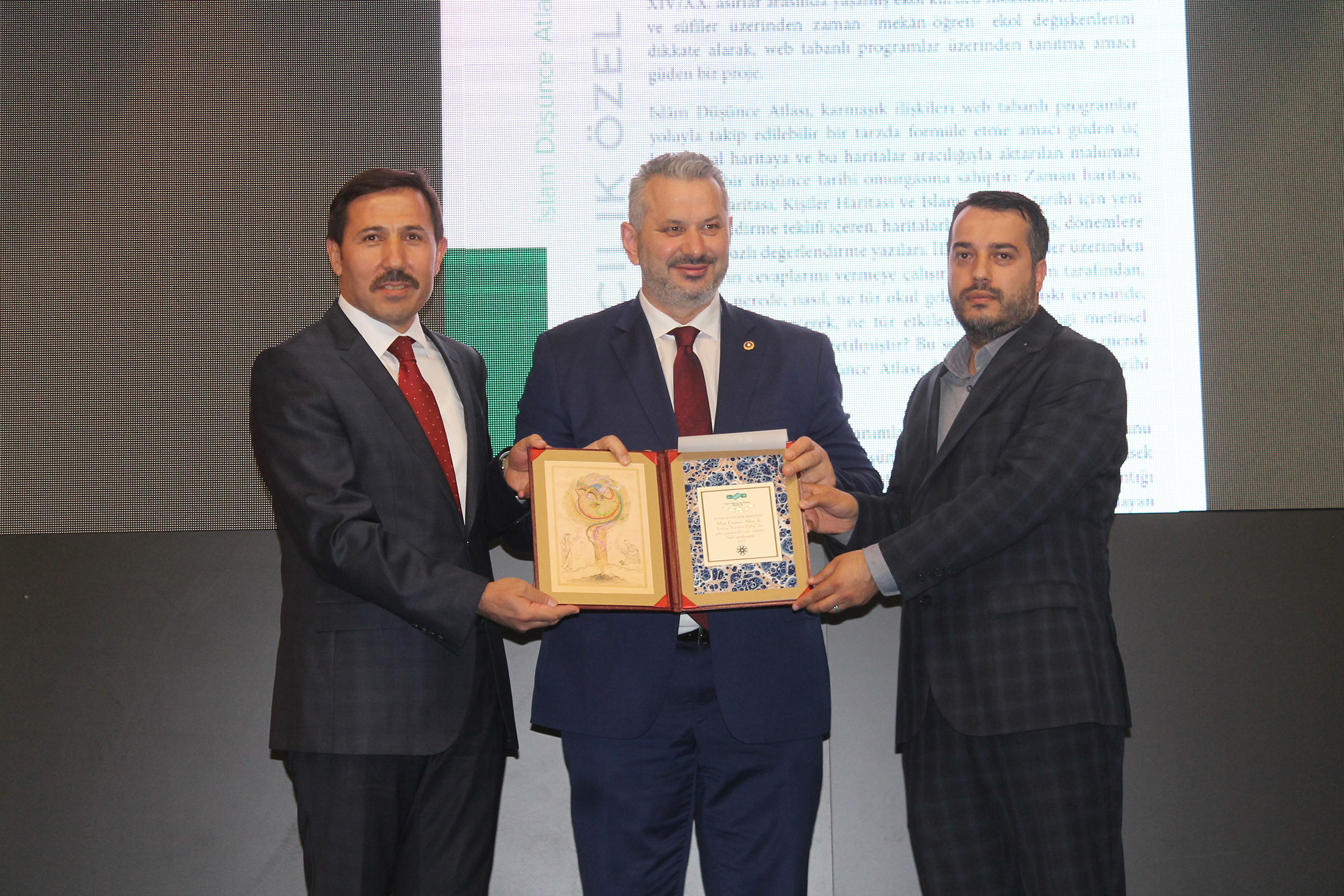 İslam Düşünce Atlası'na Bir Ödül de Türkiye Yazarlar Birliği'nden
