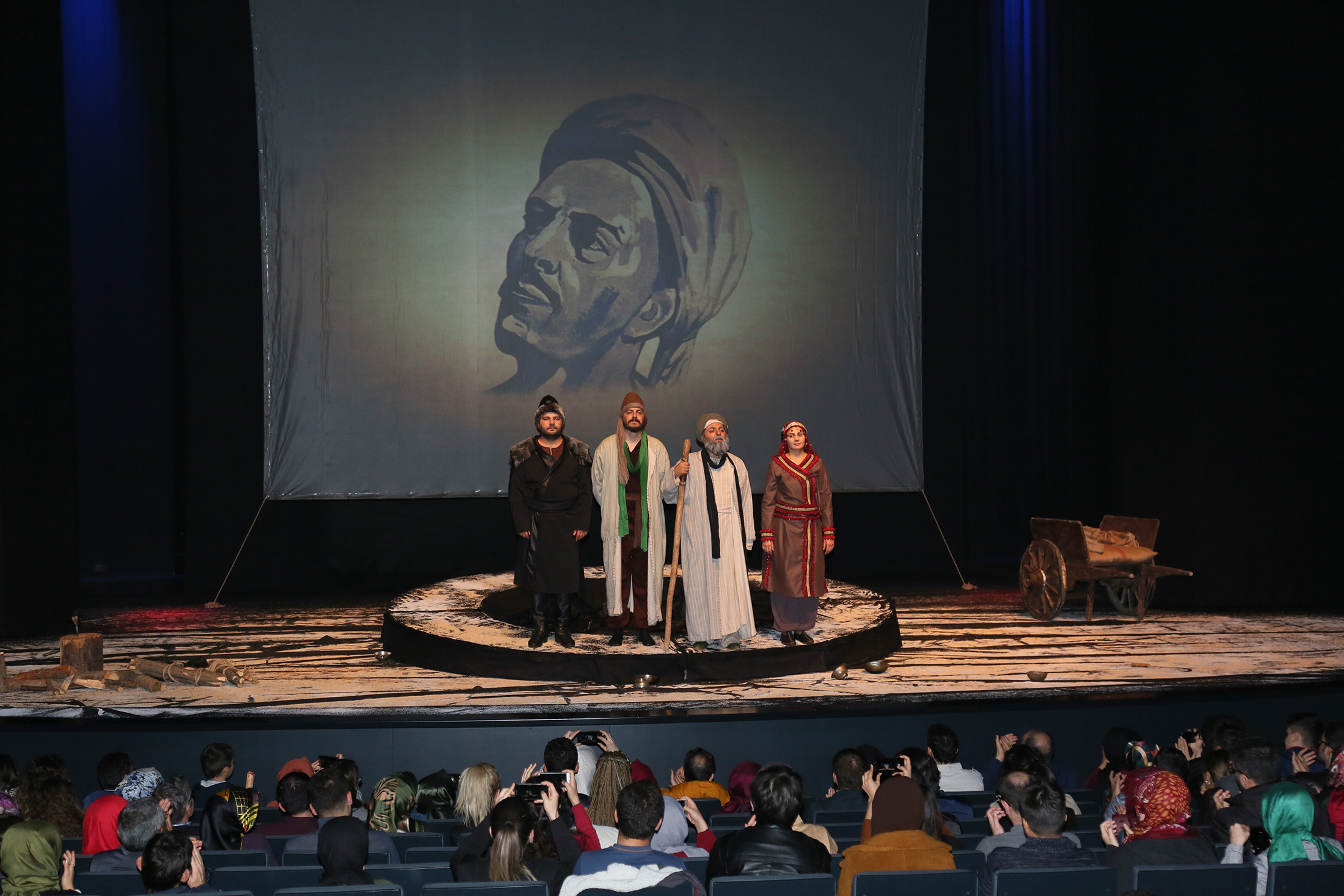 'Bir Yunus Hikayesi-Kumdan Şehir' İzleyiciyle Buluştu