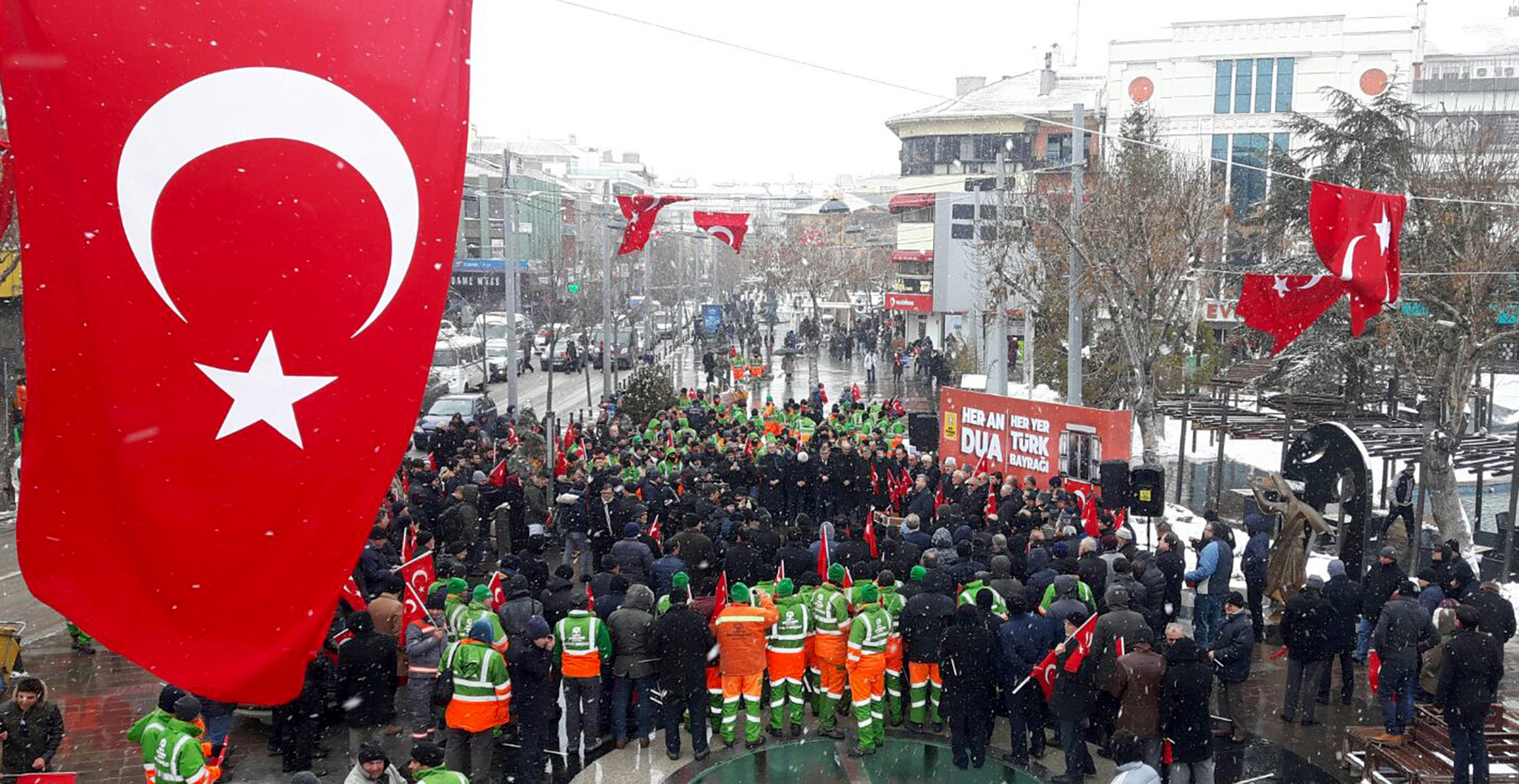 Büyükşehir'den 'Her An Dua Her Yer Türk Bayrağı' Kampanyası