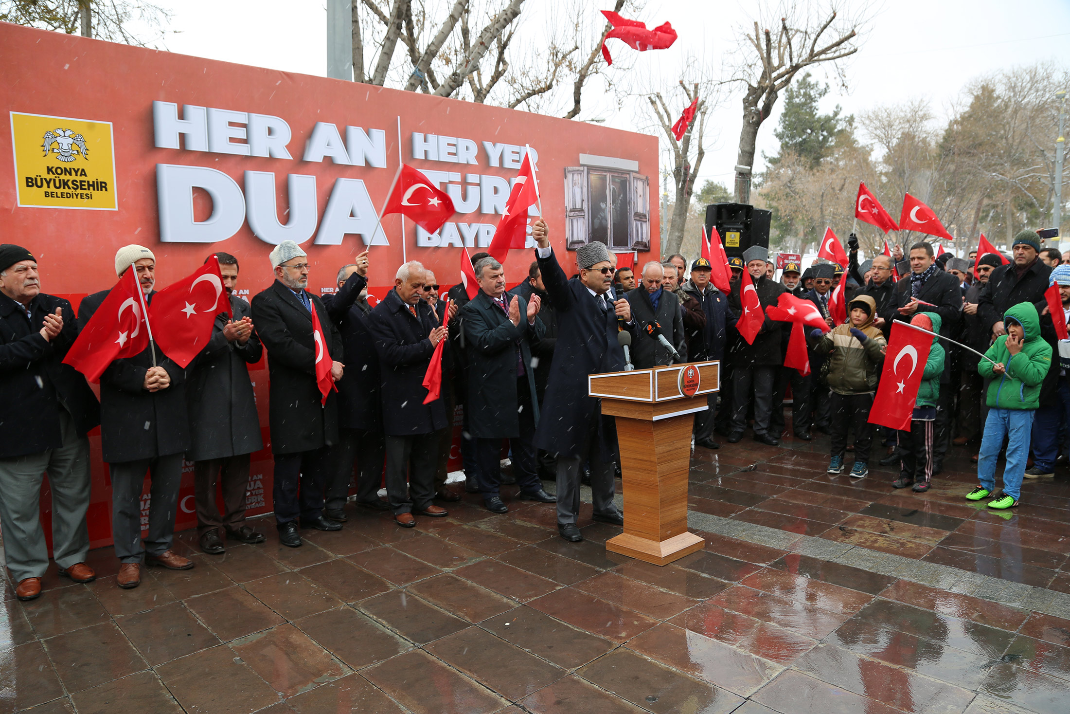 Büyükşehir'den 'Her An Dua Her Yer Türk Bayrağı' Kampanyası