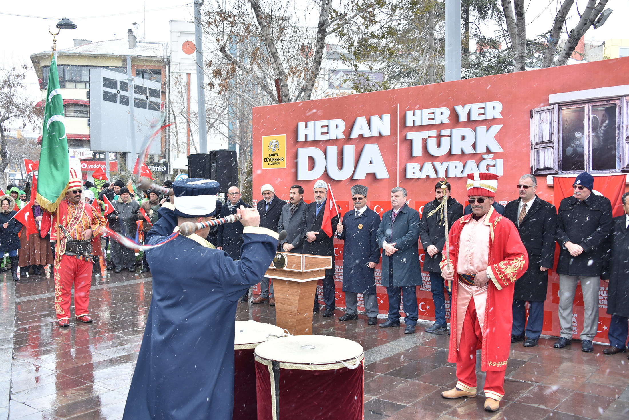 Büyükşehir'den 'Her An Dua Her Yer Türk Bayrağı' Kampanyası