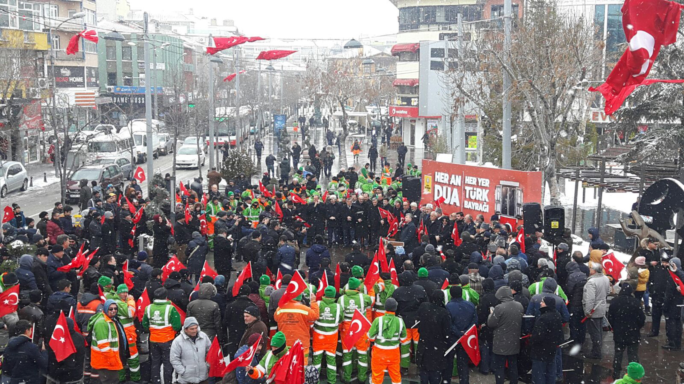 Büyükşehir'den 'Her An Dua Her Yer Türk Bayrağı' Kampanyası