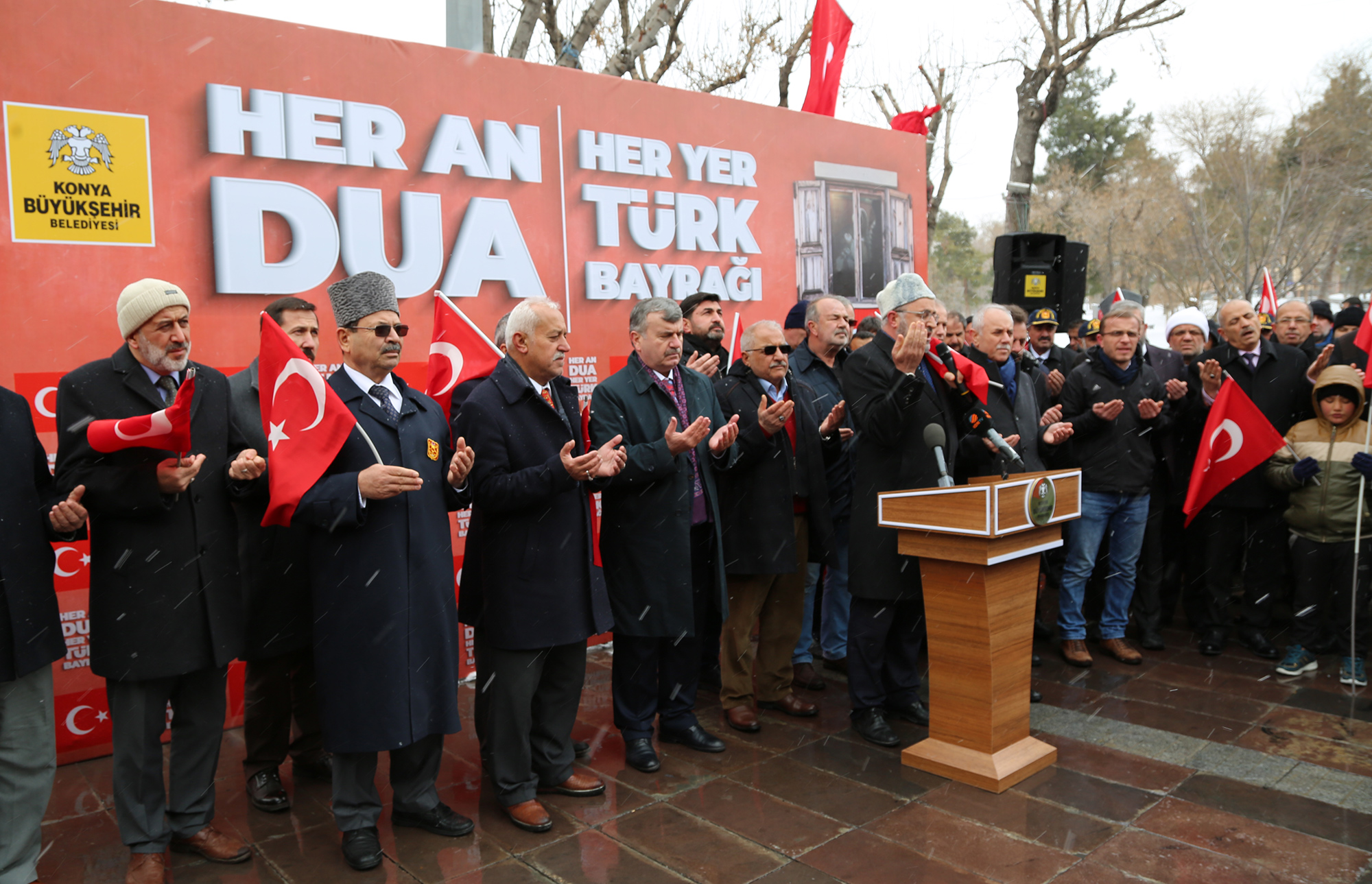 Büyükşehir'den 'Her An Dua Her Yer Türk Bayrağı' Kampanyası