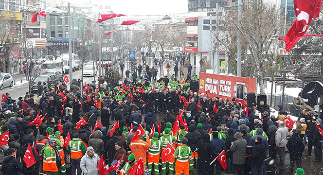 Büyükşehir'den 'Her An Dua Her Yer Türk Bayrağı' Kampanyası