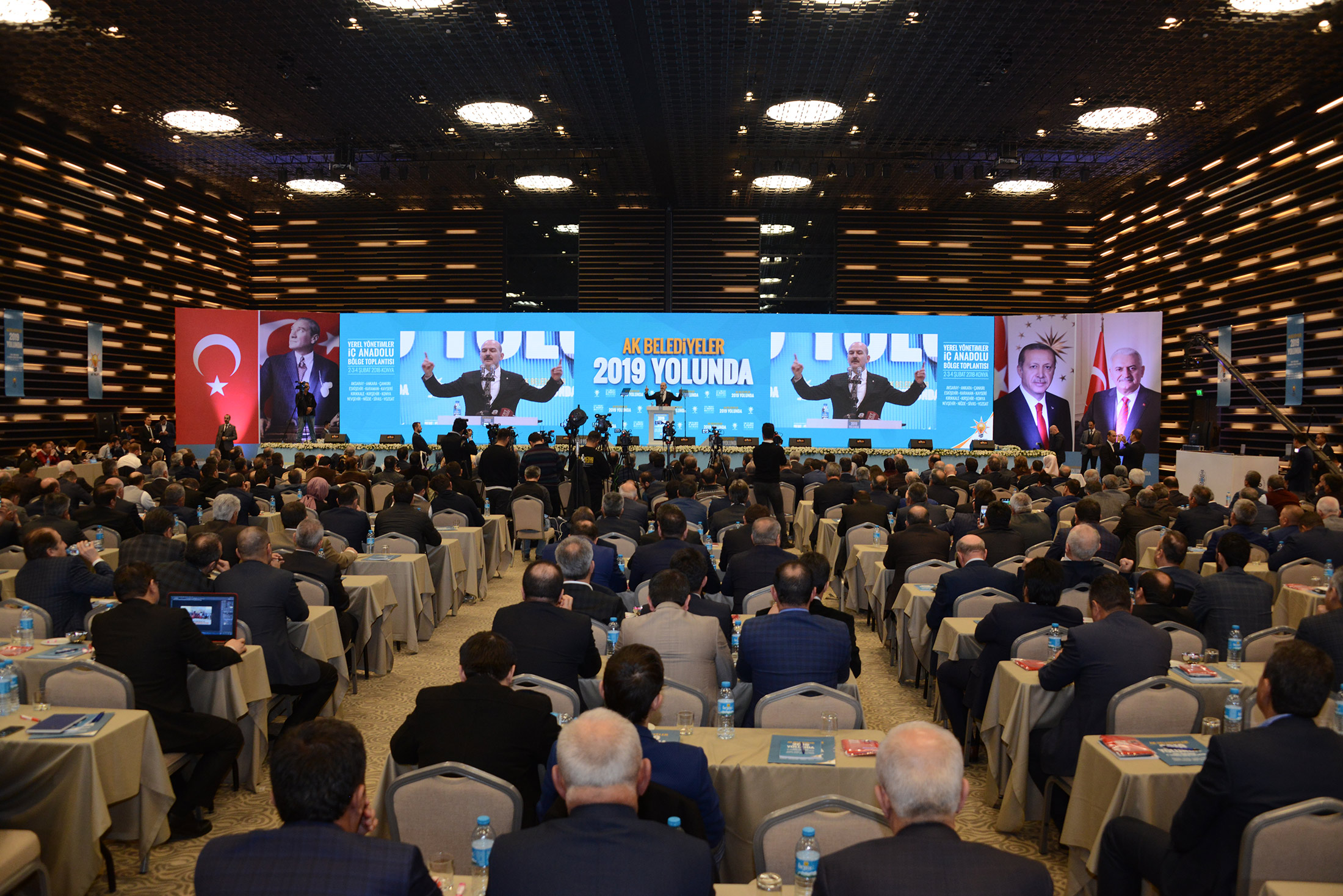 AK Parti Yerel Yönetimler İç Anadolu Bölge Toplantısı Konya'da 'Millete Hizmet Sevdamız Bizi Her Zaman Diri Tutuyor'