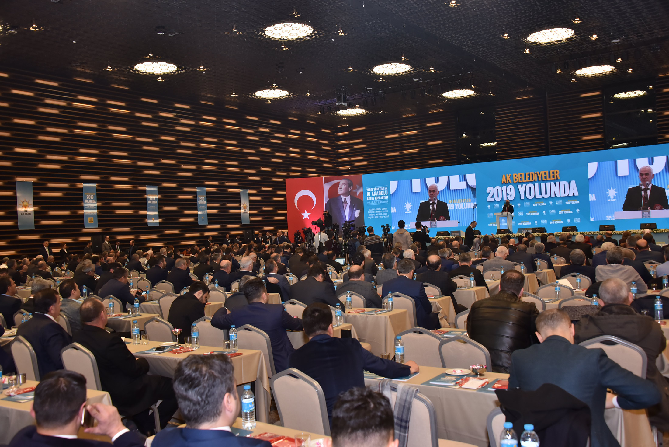 AK Parti Yerel Yönetimler İç Anadolu Bölge Toplantısı Konya'da 'Millete Hizmet Sevdamız Bizi Her Zaman Diri Tutuyor'