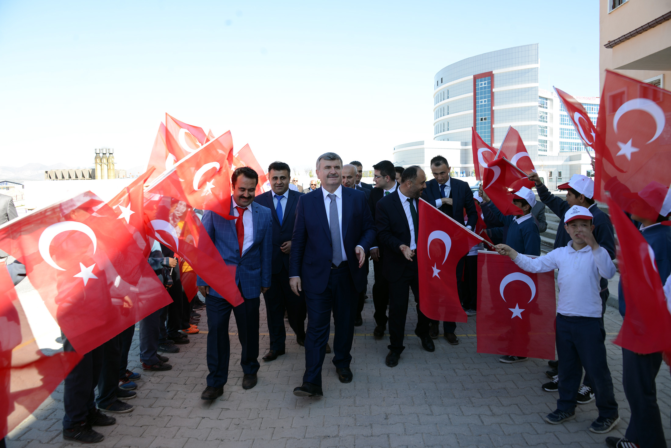 Büyük Türkiye İdealine Hizmet Şeref ve Onur Mücadelemizdir