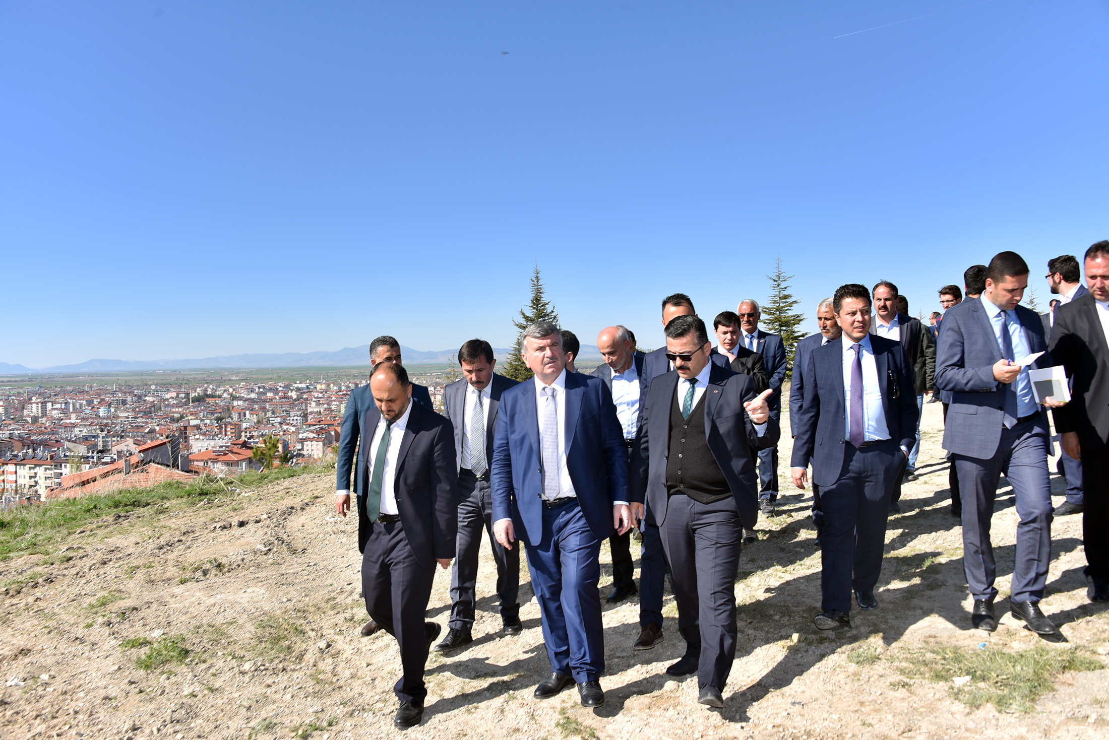 Büyük Türkiye İdealine Hizmet Şeref ve Onur Mücadelemizdir