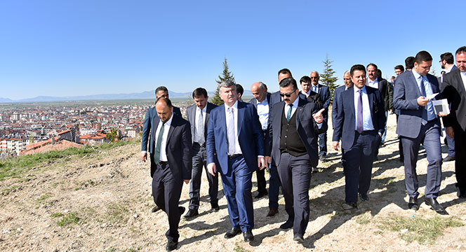 Büyük Türkiye İdealine Hizmet Şeref ve Onur Mücadelemizdir