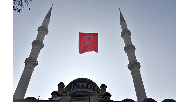 Konya'daki Bütün Camilerde Türk Bayrağı Dalgalanacak