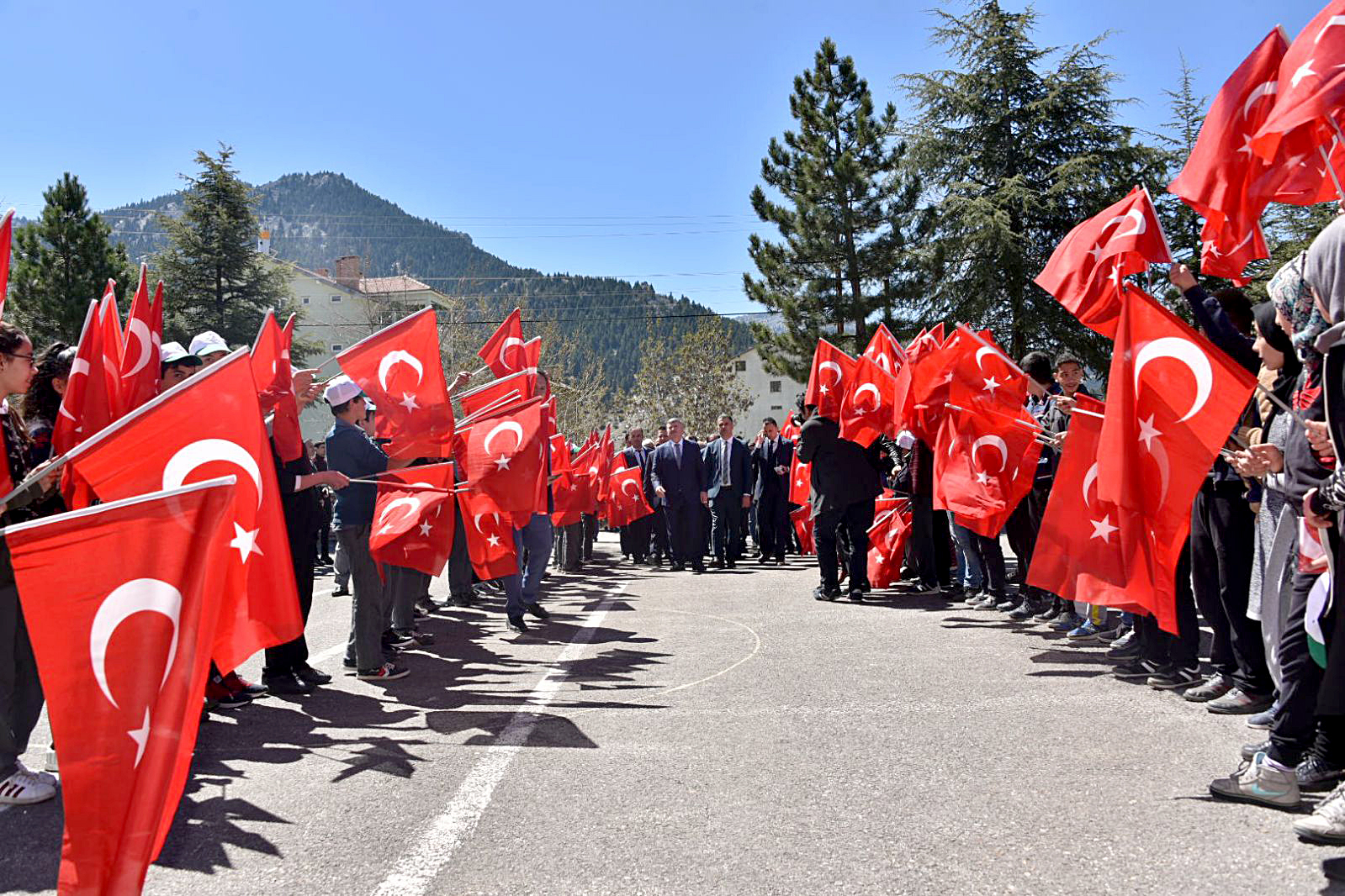 Başkan Akyürek Derebucaklılarla Buluştu, Yatırımları İnceledi 