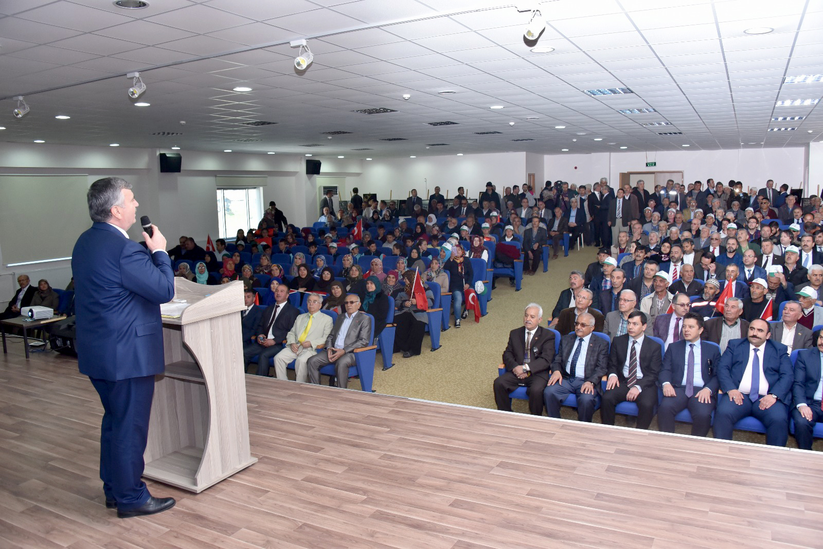 Başkan Akyürek Derebucaklılarla Buluştu, Yatırımları İnceledi 