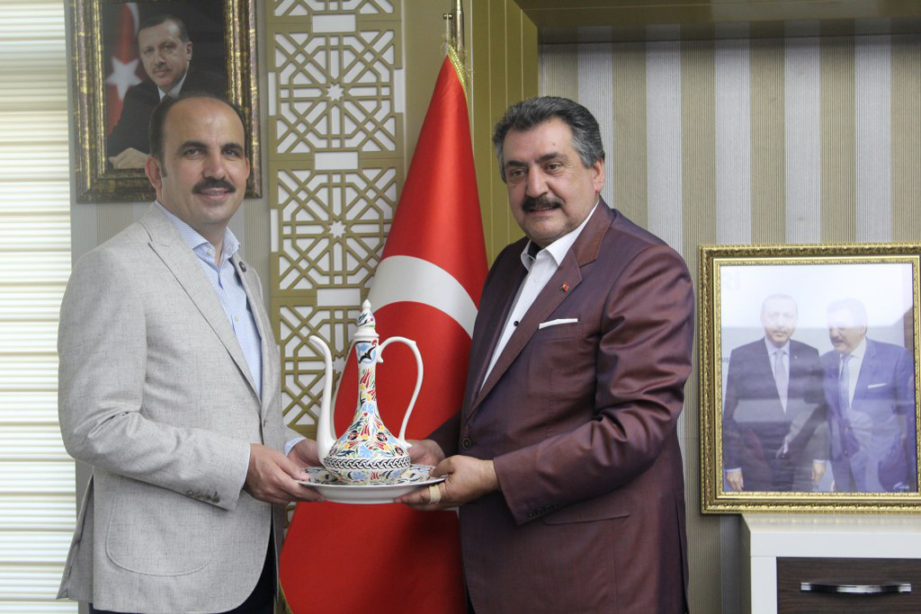 Başkan Altay, Altınekin, Cihanbeyli ve Kulu'da İlçe Sakinleriyle Bayramlaştı 