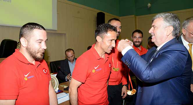 Büyükşehir Meclisi Avrupa Şampiyonu Ampute Milli Takımını Ödüllendirdi 