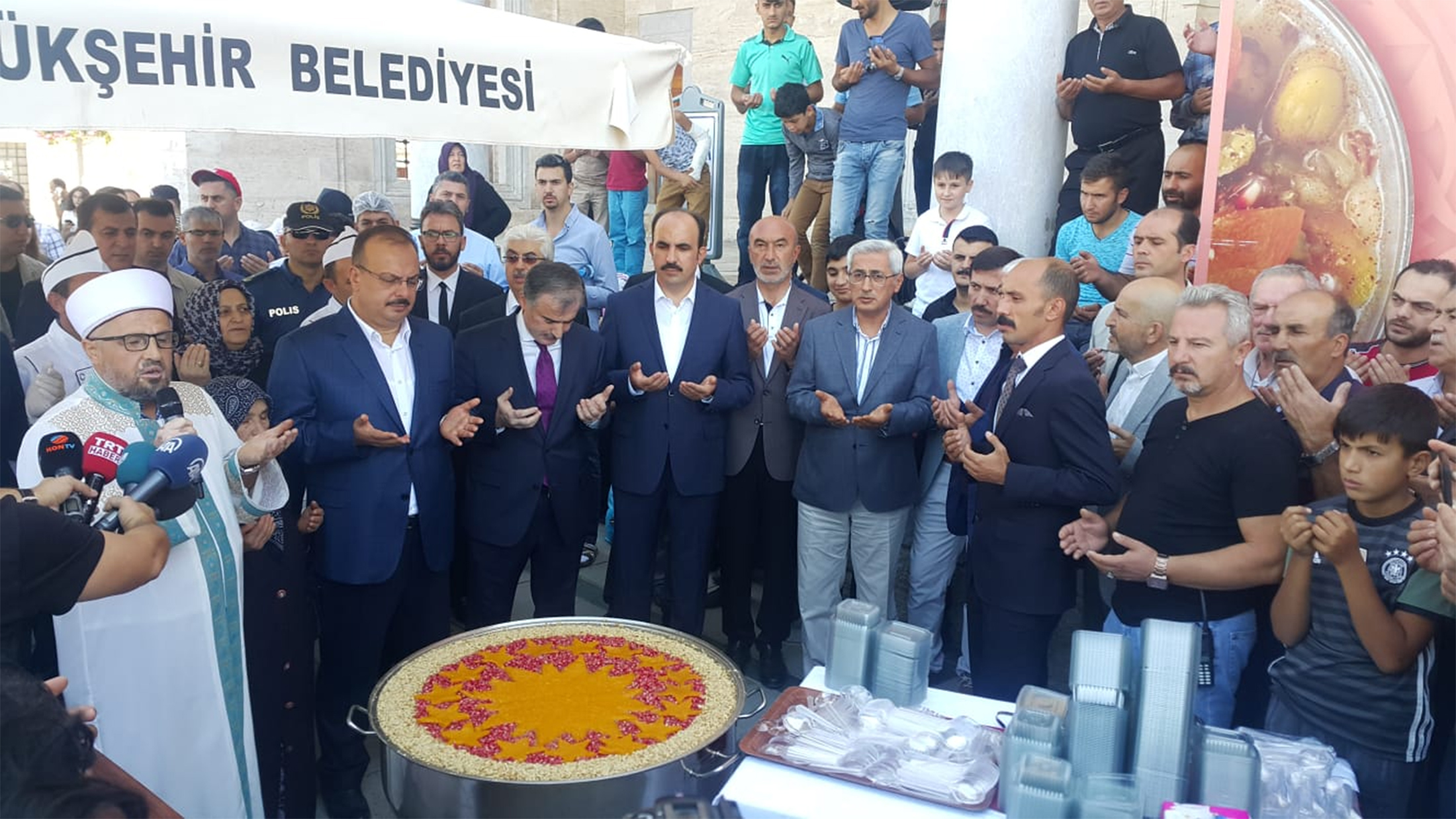 Cumhurbaşkanımız Himayesinde Konya'da Aşure Dağıtıldı