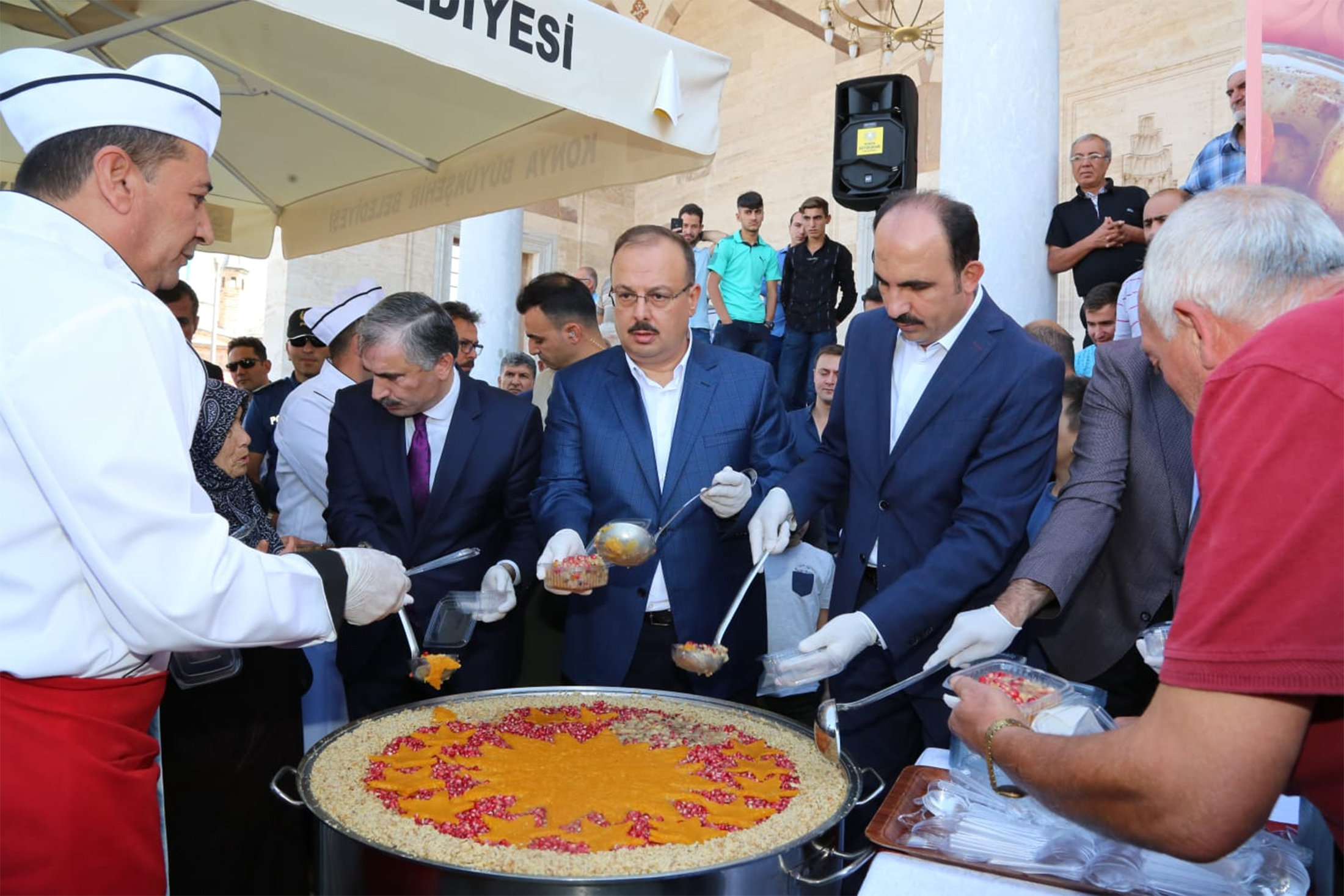 Cumhurbaşkanımız Himayesinde Konya'da Aşure Dağıtıldı