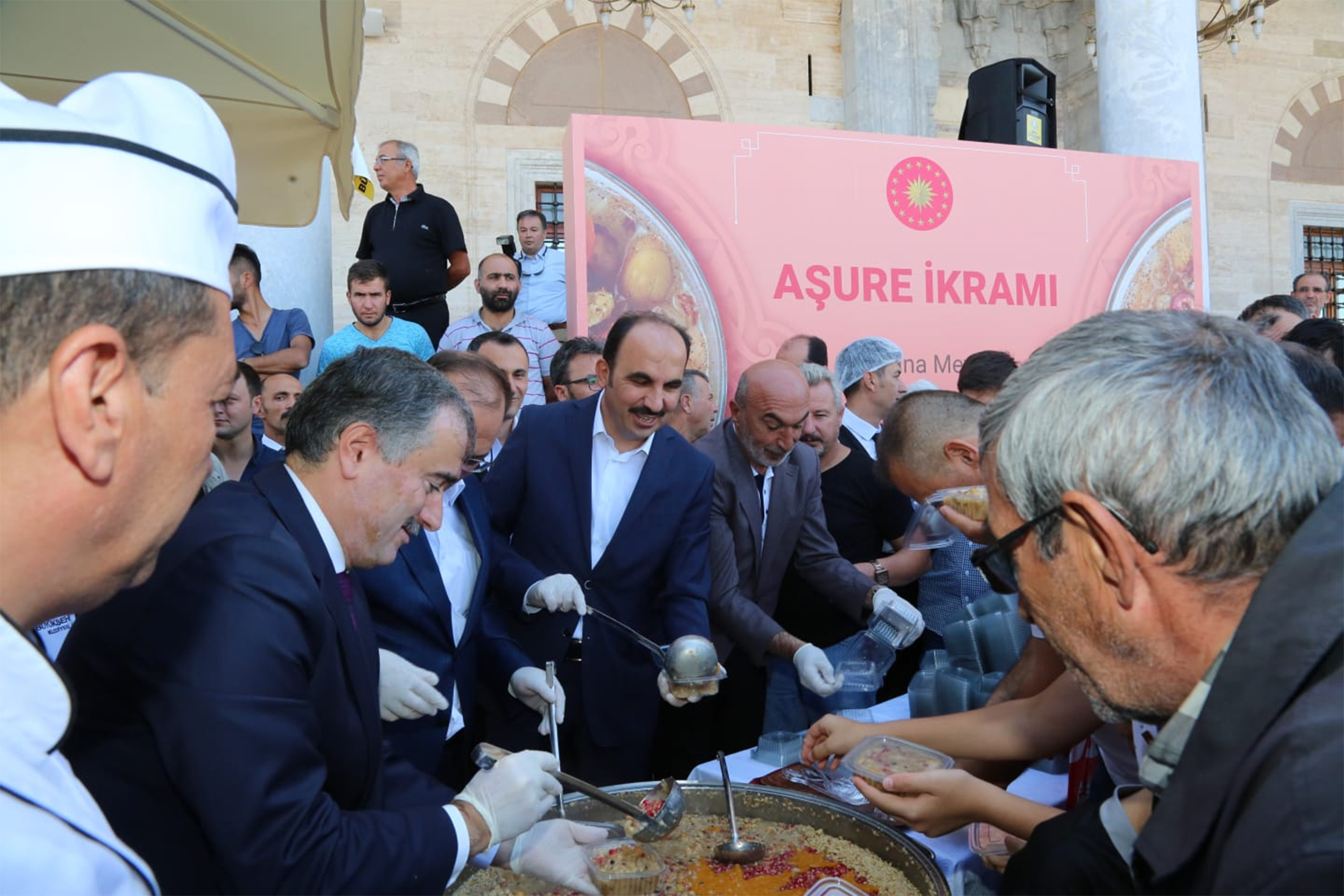 Cumhurbaşkanımız Himayesinde Konya'da Aşure Dağıtıldı