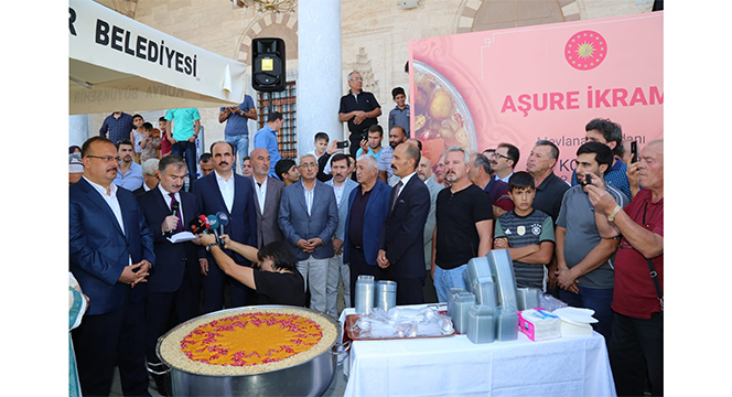 Cumhurbaşkanımız Himayesinde Konya'da Aşure Dağıtıldı