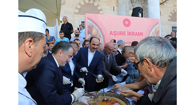 Cumhurbaşkanımız Himayesinde Konya'da Aşure Dağıtıldı