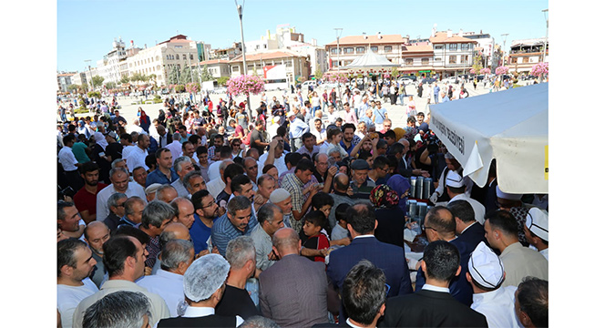 Cumhurbaşkanımız Himayesinde Konya'da Aşure Dağıtıldı