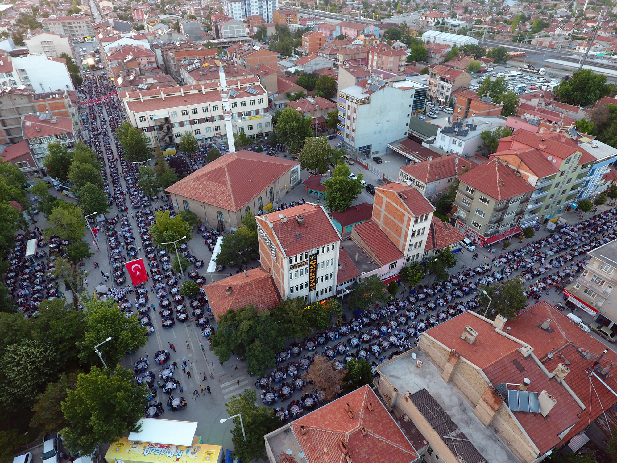 Binlerce Çumralı Büyükşehir'in İftarında Buluştu