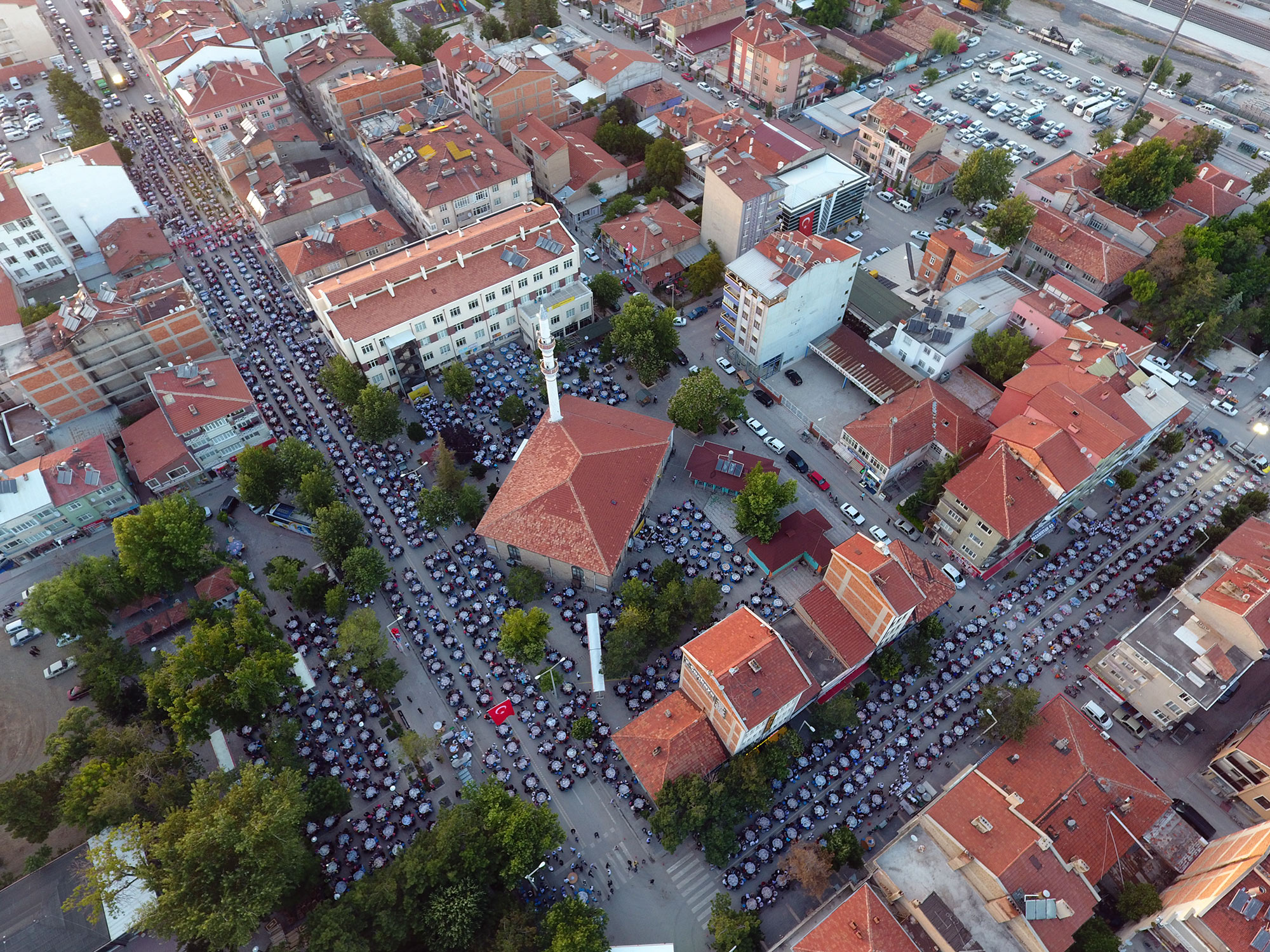 Binlerce Çumralı Büyükşehir'in İftarında Buluştu