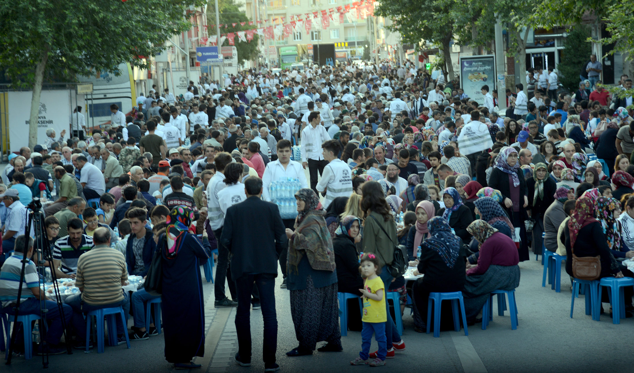 Binlerce Çumralı Büyükşehir'in İftarında Buluştu