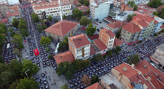 Binlerce Çumralı Büyükşehir'in İftarında Buluştu