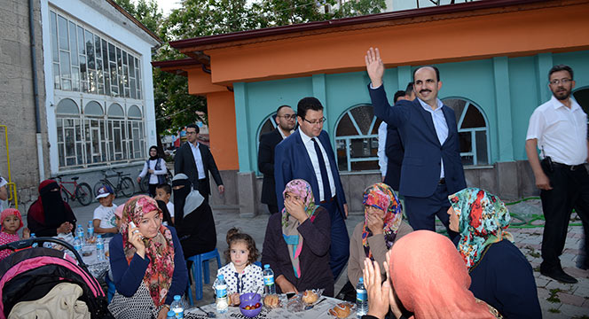 Binlerce Çumralı Büyükşehir'in İftarında Buluştu