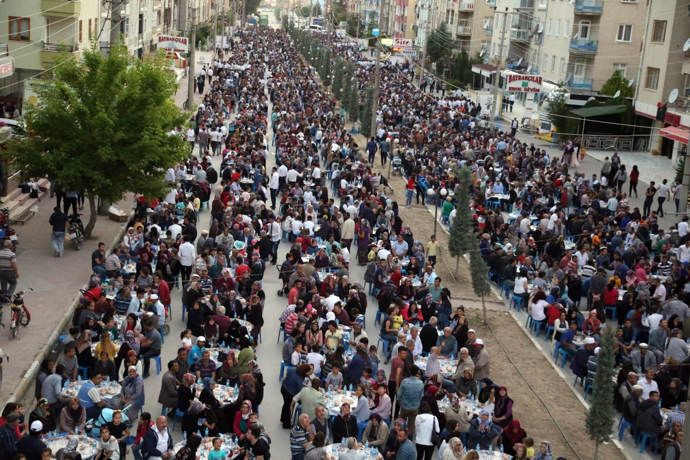 Binlerce Ereğlili Büyükşehir'in Kardeşlik Sofrasında Buluştu