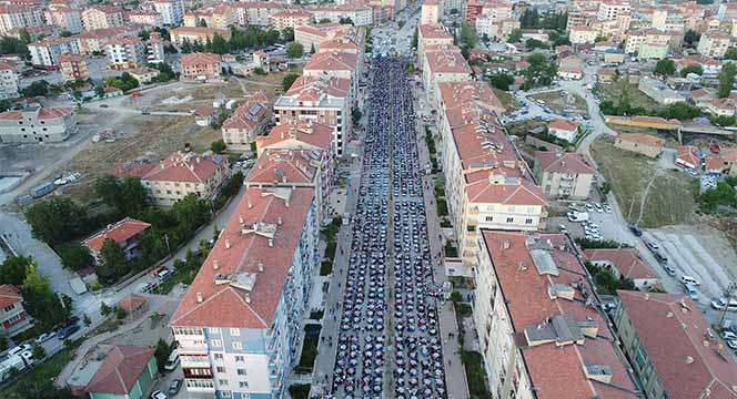 Binlerce Ereğlili Büyükşehir'in Kardeşlik Sofrasında Buluştu