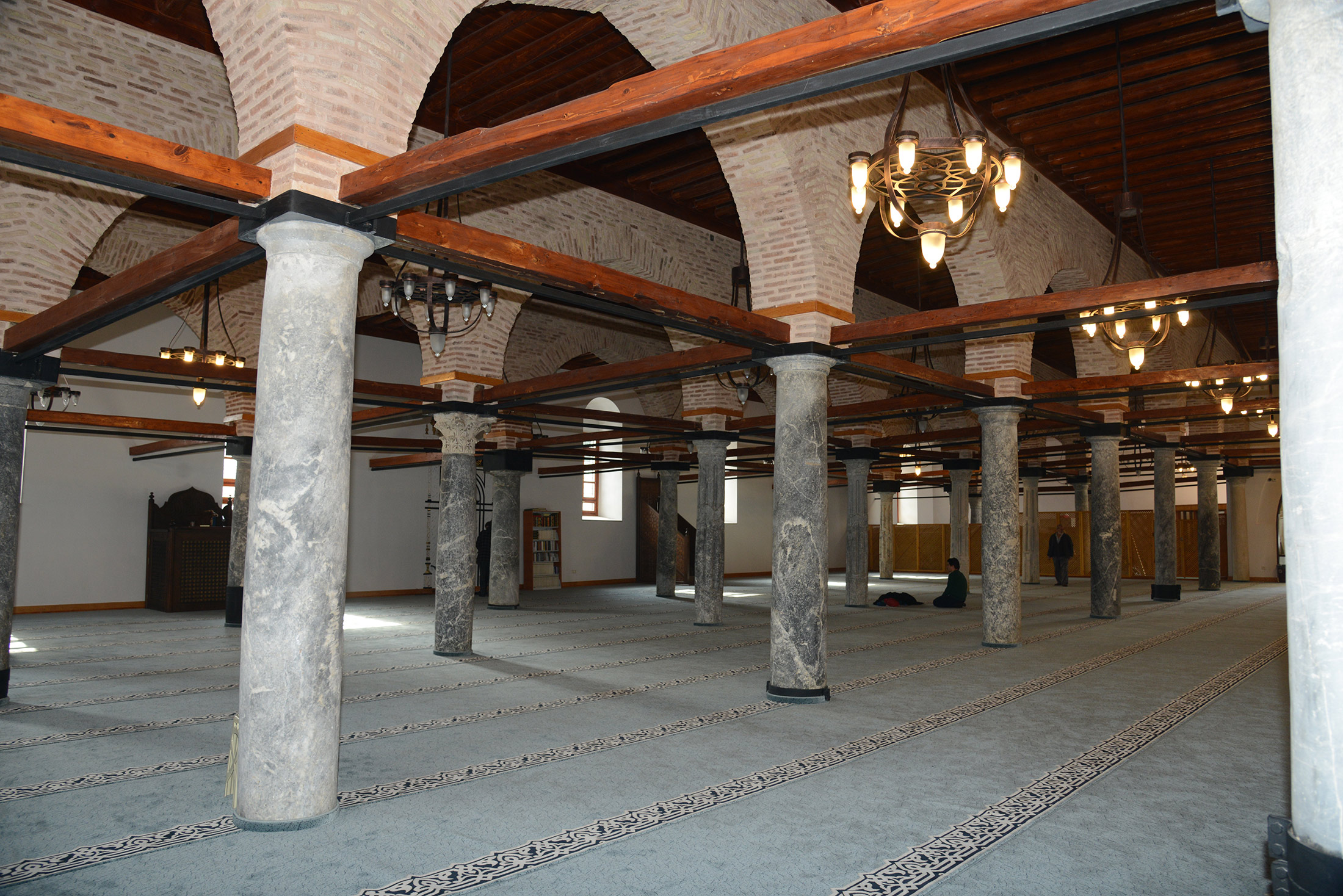 Tarihi Alaaddin Camii'nin Restorasyonu Tamamlanan Doğu Bölümü İbadete Açıldı