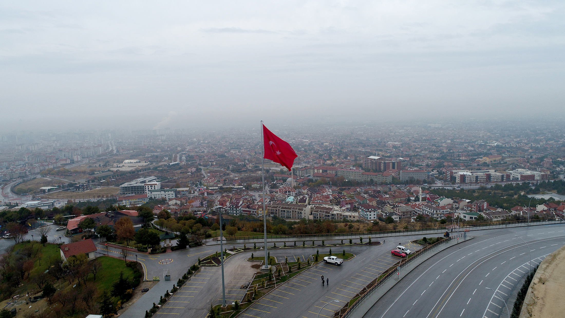 Büyükşehir'den Akyokuş'a Dev Türk Bayrağı