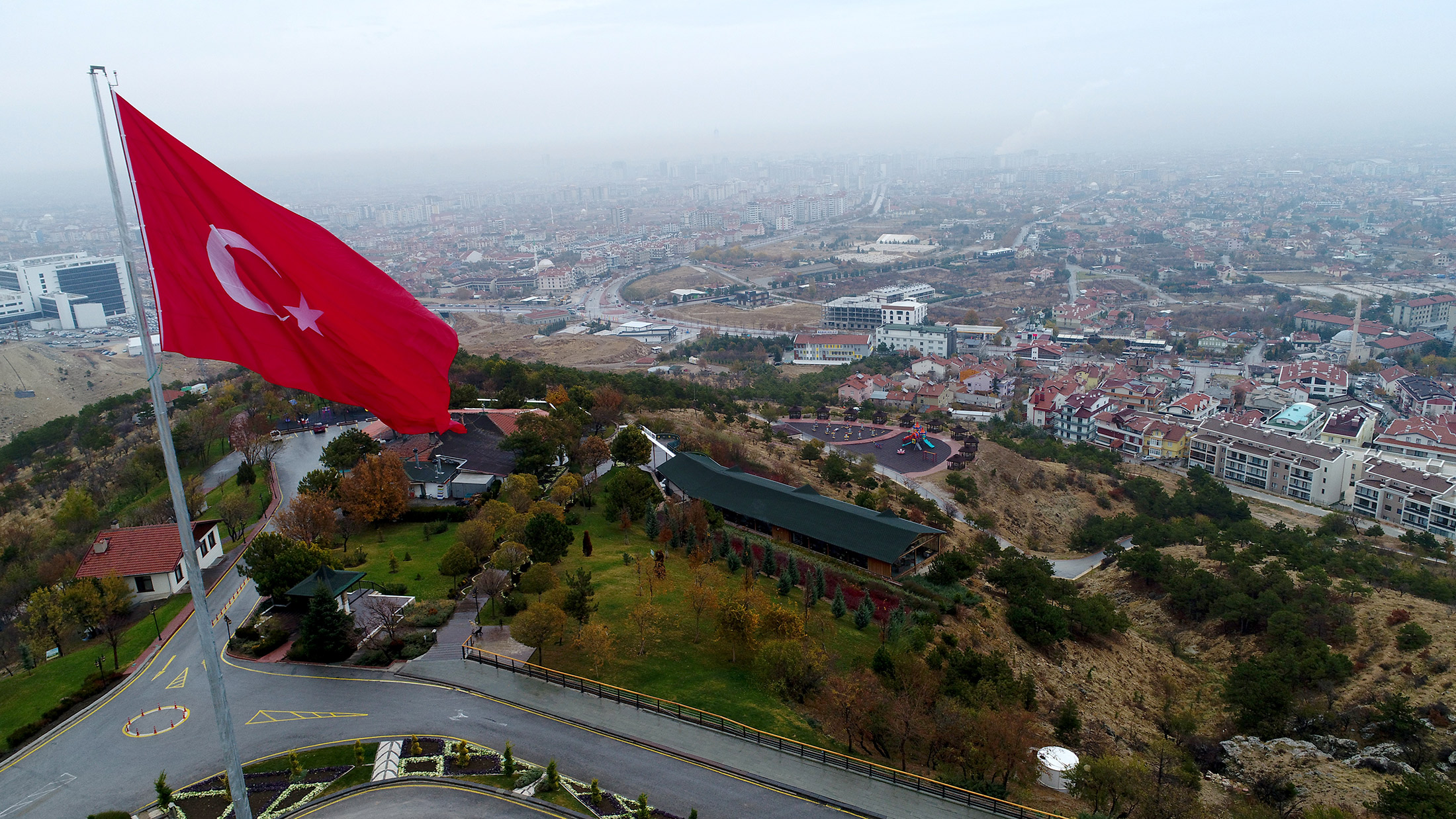 Büyükşehir'den Akyokuş'a Dev Türk Bayrağı
