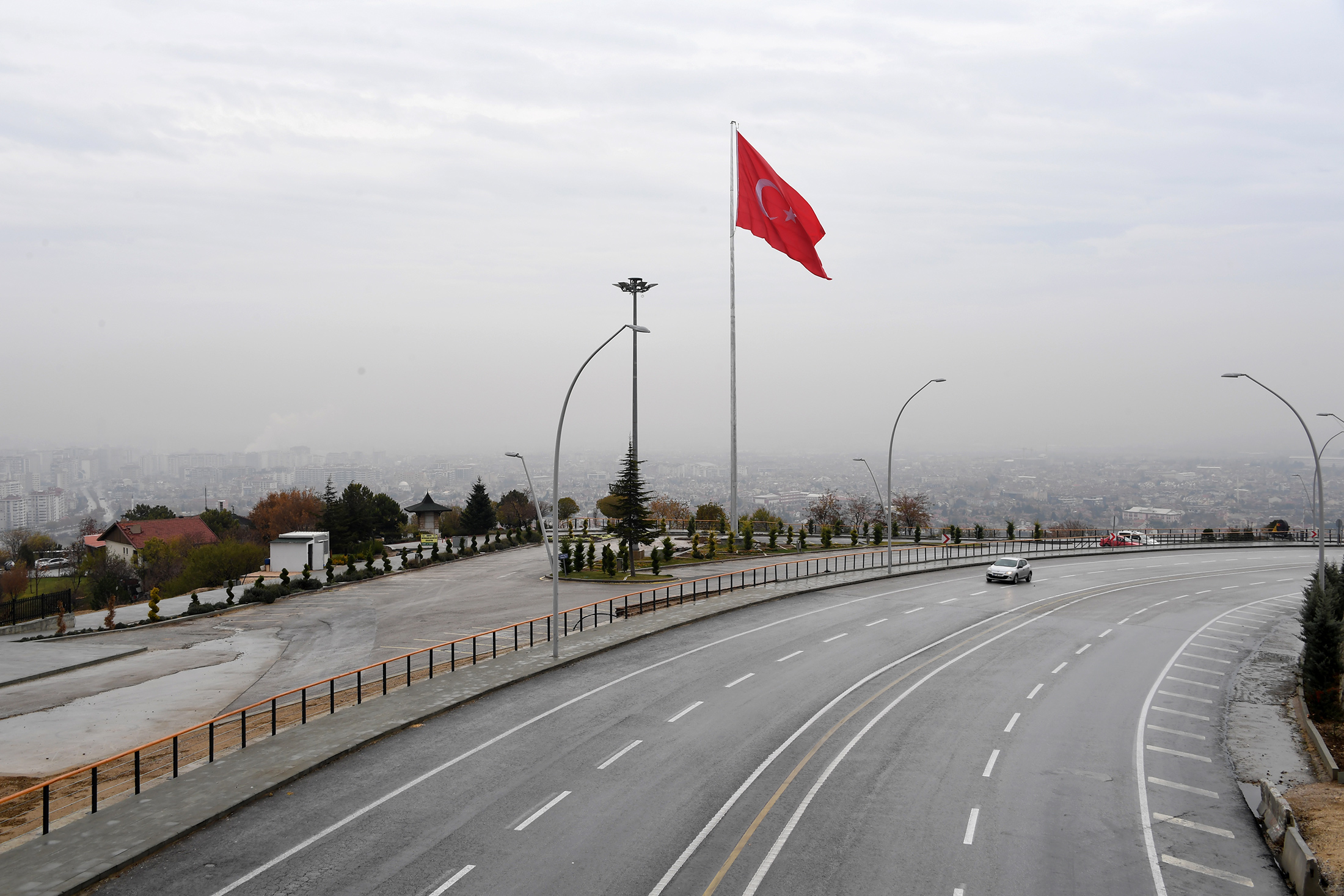 Büyükşehir'den Akyokuş'a Dev Türk Bayrağı