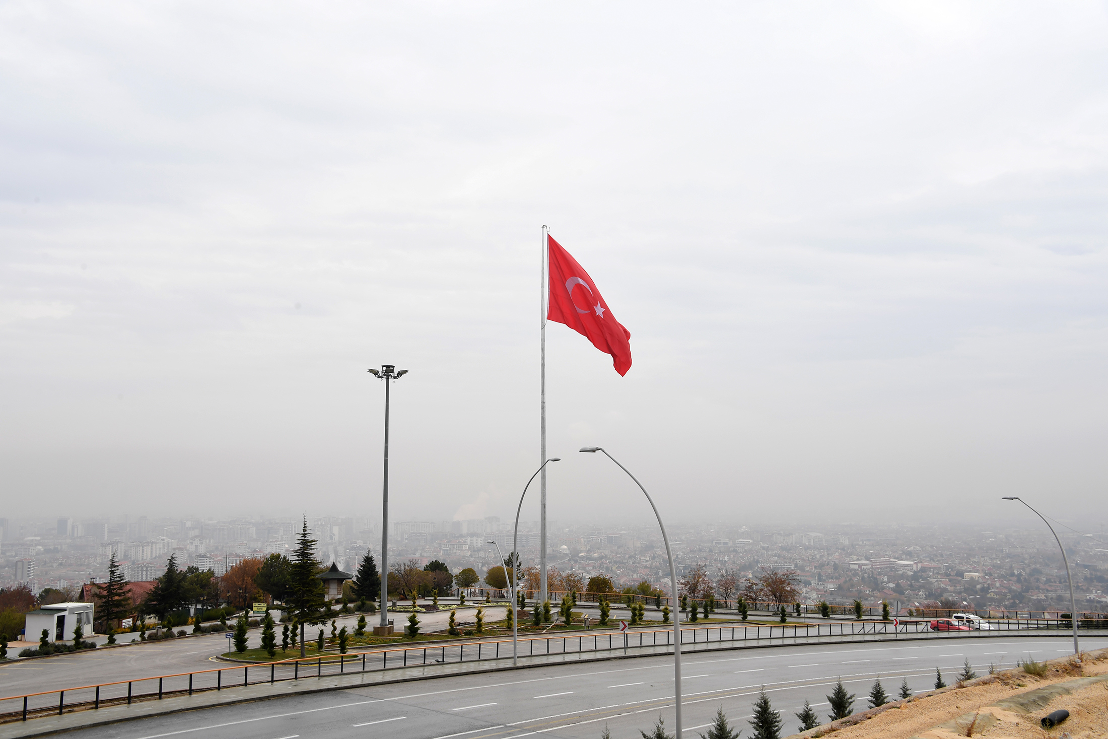 Büyükşehir'den Akyokuş'a Dev Türk Bayrağı