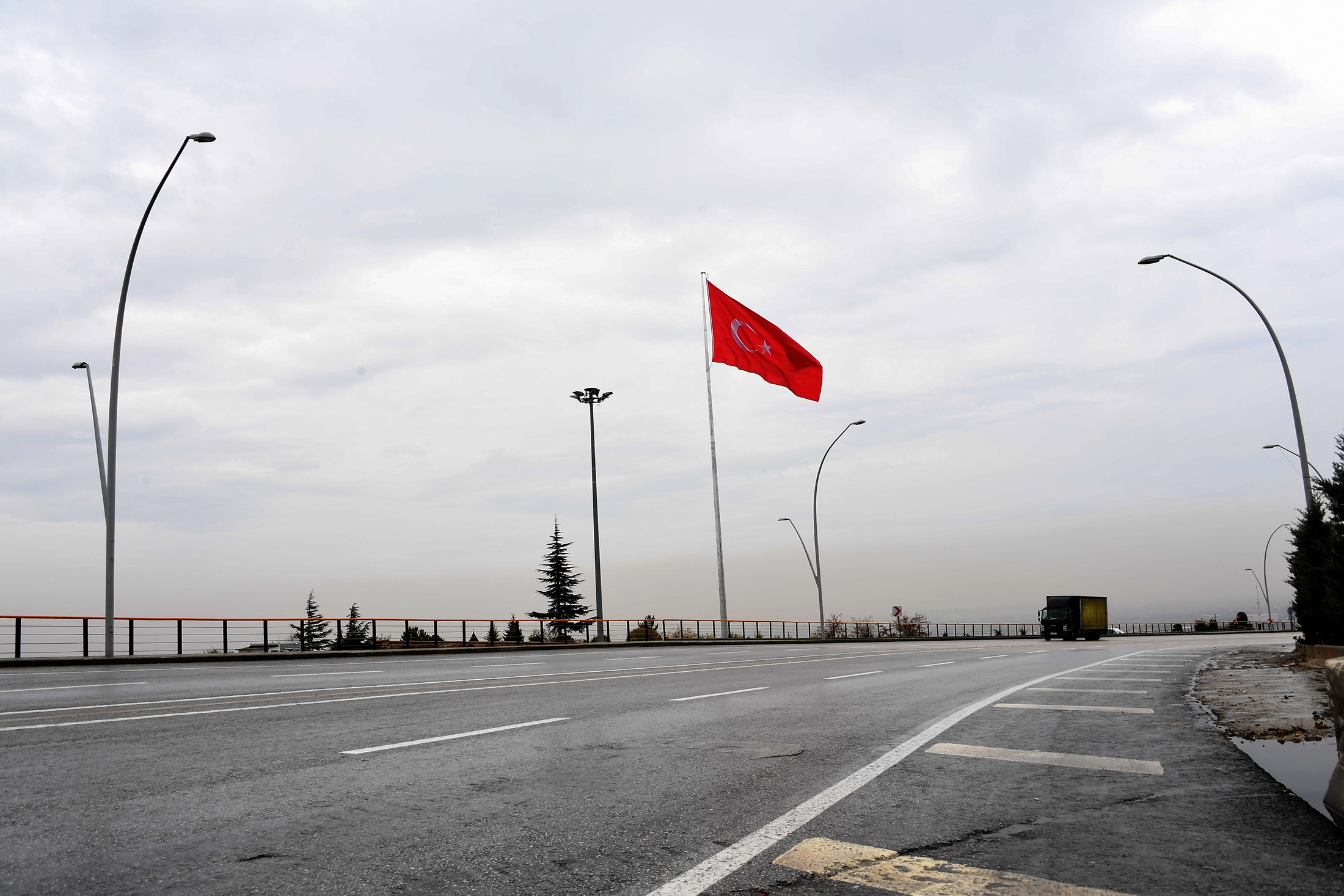 Büyükşehir'den Akyokuş'a Dev Türk Bayrağı