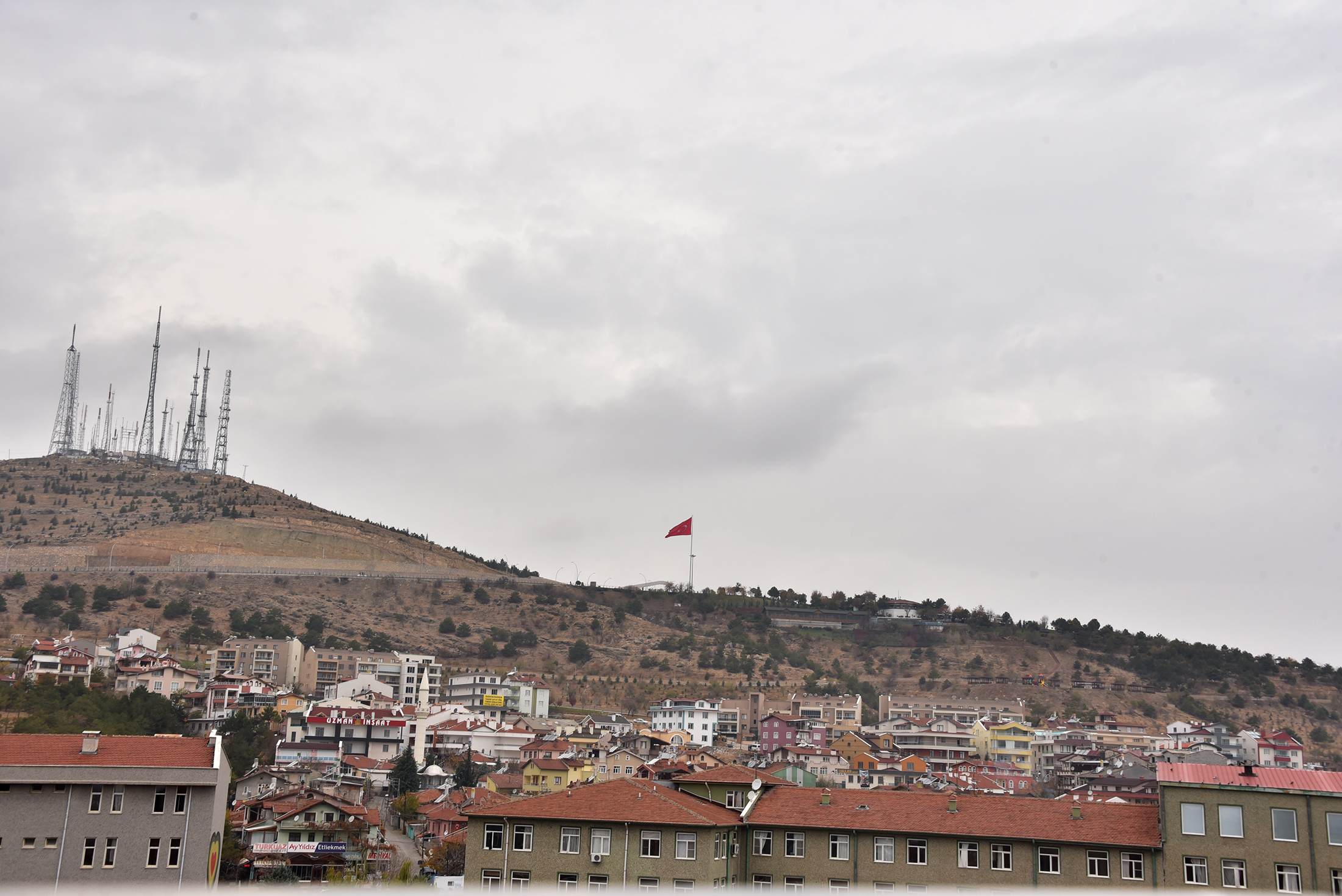 Büyükşehir'den Akyokuş'a Dev Türk Bayrağı