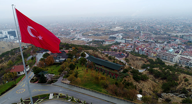 Büyükşehir'den Akyokuş'a Dev Türk Bayrağı