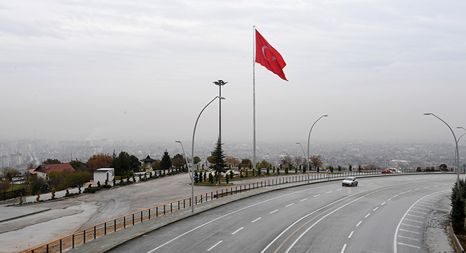 Büyükşehir'den Akyokuş'a Dev Türk Bayrağı